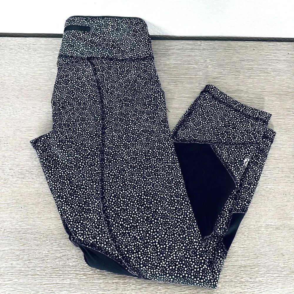 Lululemon Black White Floral Cropped Print Leggings